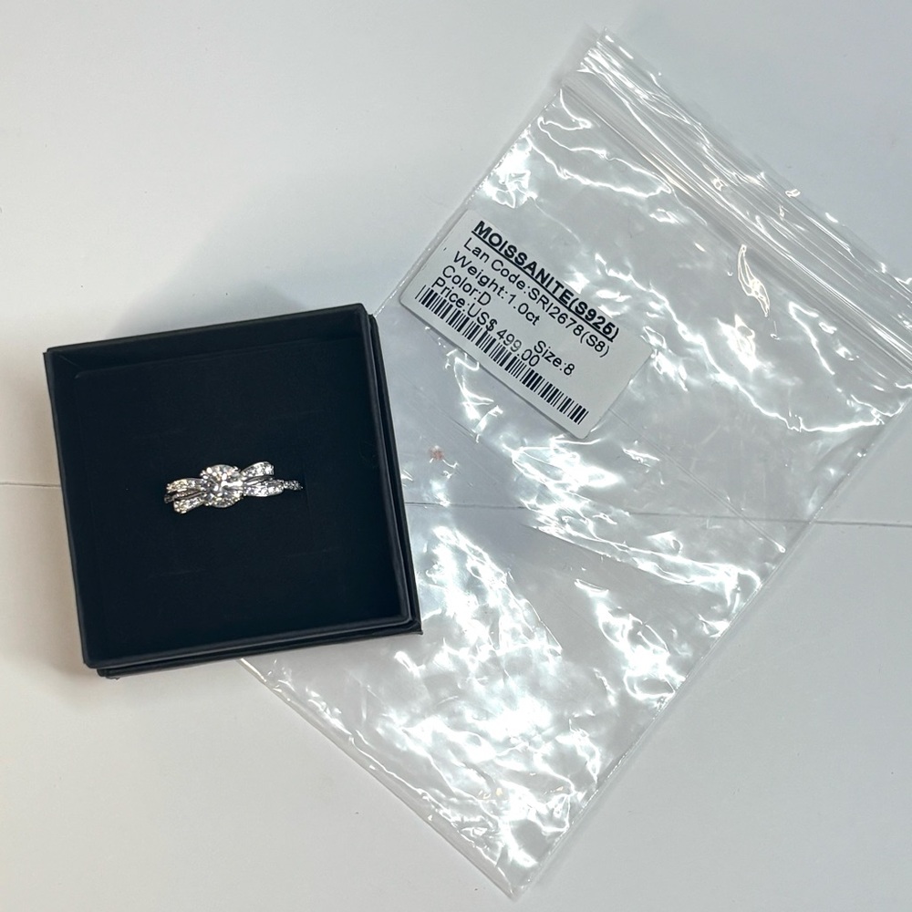 Sterling silver moissanite bow ring - Picture 5 of 11